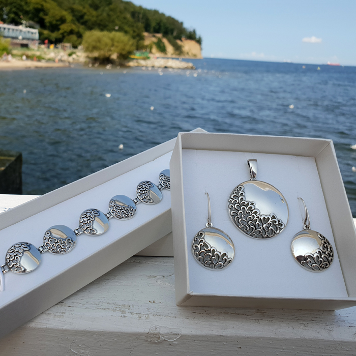 Komplet biżuterii srebrnej - takie prezenty zostają na dłużej